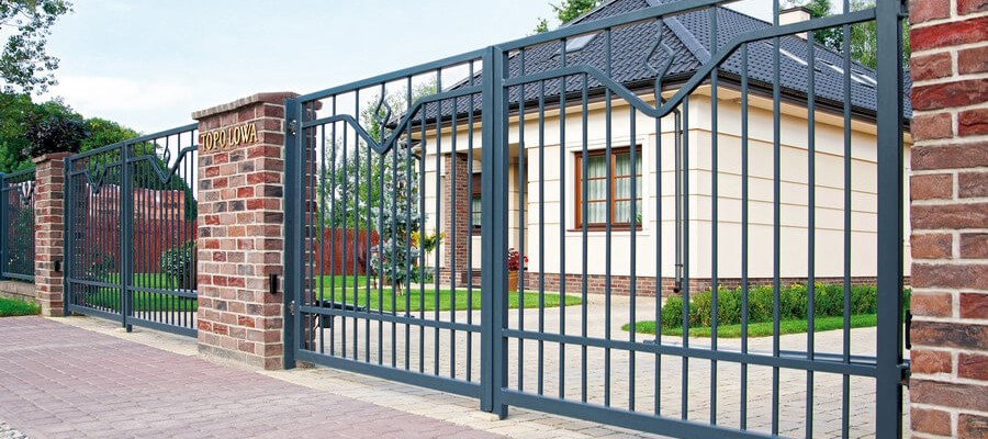 lakossagi-keszarnyu-kapuk-01