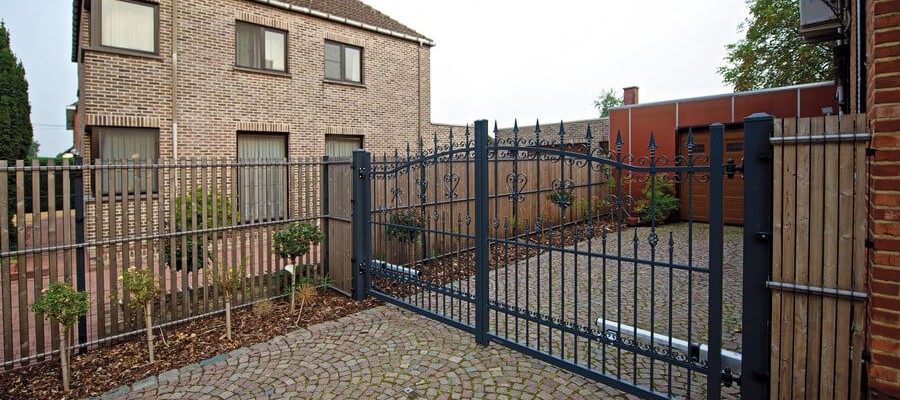 lakossagi-keszarnyu-kapuk-04