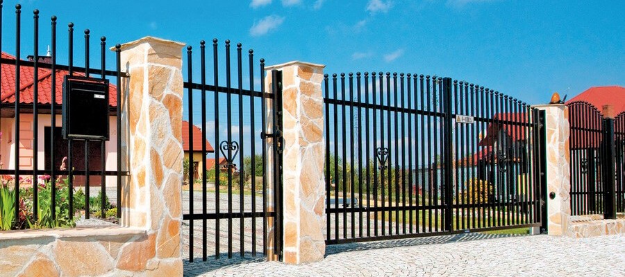 lakossagi-keszarnyu-kapuk-14