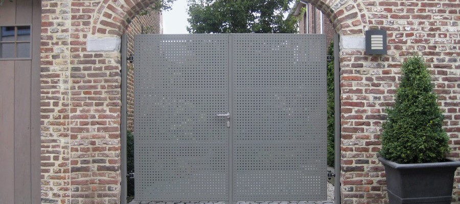 lakossagi-keszarnyu-kapuk-16